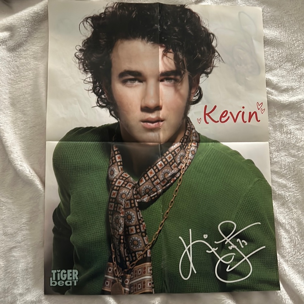 Joe and Kevin Jonas double sided Tiger Beat magazine poster 🎶